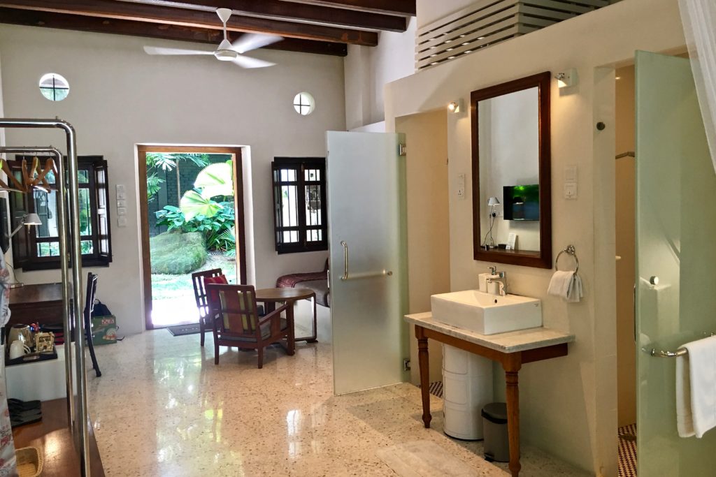 Bathroom | Deluxe King Room | Muntri Grove | Food For Thought