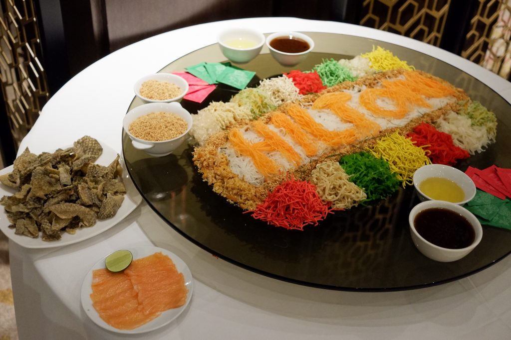 Prosperity “Yee Sang” with Crispy Salmon Skin and Salmon Fish（福星高照齐捞生）特式双文鱼生 | Toh Yuen 桃苑 Chinese New Year 2019 | Hilton PJ | Food For Thought